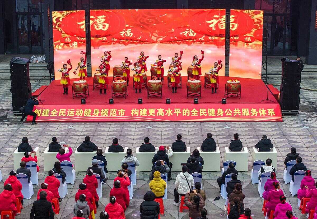 在季后赛中
