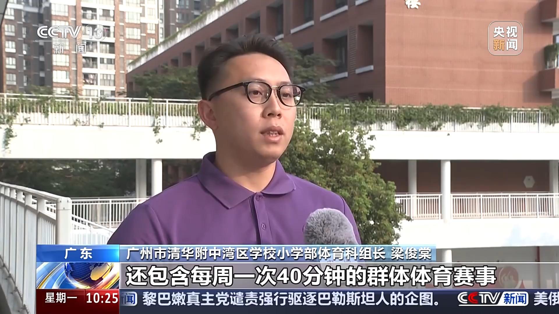步伐灵活的