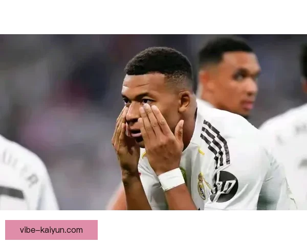 姆巴佩左路突破状态回暖，助力球队争夺冠军荣耀