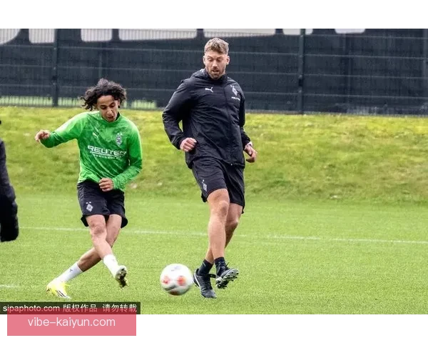 门兴主帅风格持续吸引关注，战术灵活性备受球迷期待